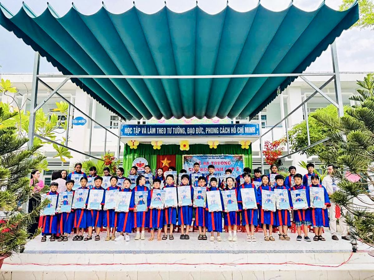 Học sinh Trường Tiểu học Phú Long